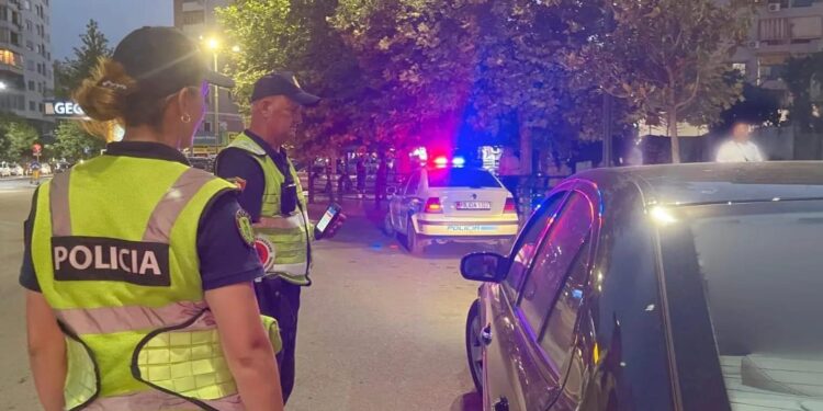 Policia e mbushur me shërbëtor të krimit dhe plotë me hajdutë me uniformë/ Pezullohen nga detyra mbi 20 policë nga Drejtoria e Korçës dhe e Kufirit