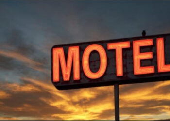 Ky është 65-vjeçari që u gjet pa shenja jete në një motel