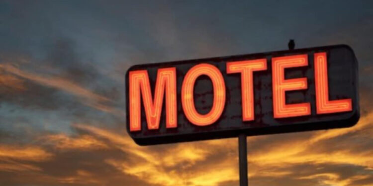 Ky është 65-vjeçari që u gjet pa shenja jete në një motel