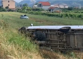 Fugoni përplaset me makinën në Lezhë-Milot, plagosen tre persona