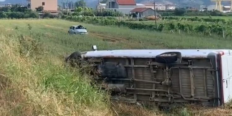 Fugoni përplaset me makinën në Lezhë-Milot, plagosen tre persona