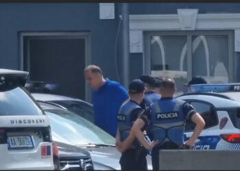 U arrestua bashkë me Ilir Beqajn, kush është financieri Ermal Kurtulaj? Lidhja mes tyre dhe përgjimet që fundosën ish-ministrin për fondet SASPAC