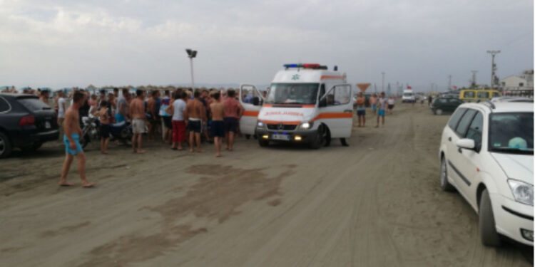 Futet për t’u larë, të moshuarit i pushon zemra në Durrës