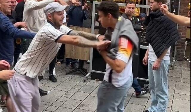 VIDEO/ Momenti kur tifozët anglezë dhe gjermanë përplasen dhunshëm me njëri-tjetrin