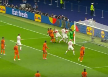 Mbyllet pjesa e parë/ Shpërthen festa turke, skuadra e Montellës shtang “Tulipanët”