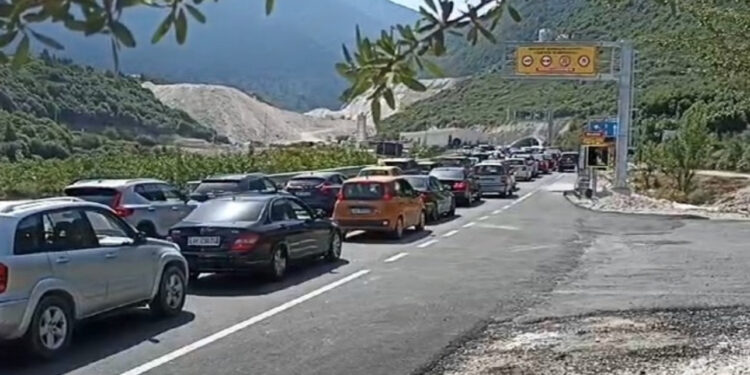 Trafik kilometrik në tunelin e Llogarasë
