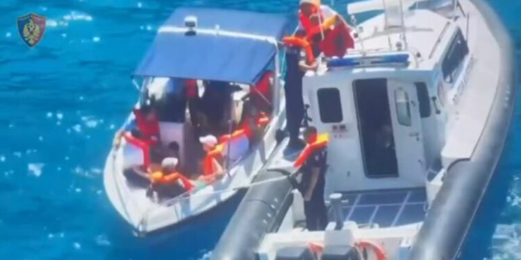 Bllokohen 24 Jet Ski, skafë, gomone, gjobiten drejtuesit