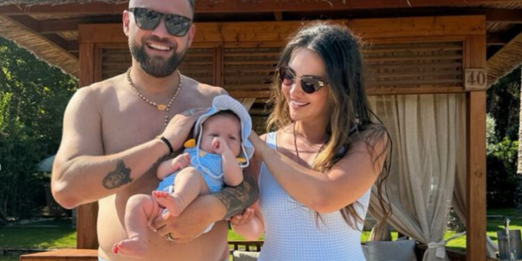 Luizi dhe Kiara ndajnë foto me vogëlushen nga pushimet