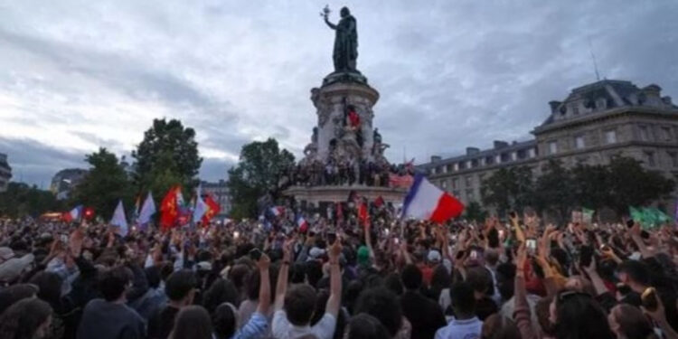 Zgjedhjet në Francë/ Të majtët mundin ekstremin e djathtë