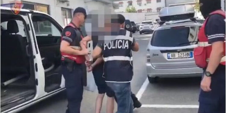 Emri/ U rrezikuan disa banesa, policia arreston autorin e vendosjes se zjarrit në Gjirokastër
