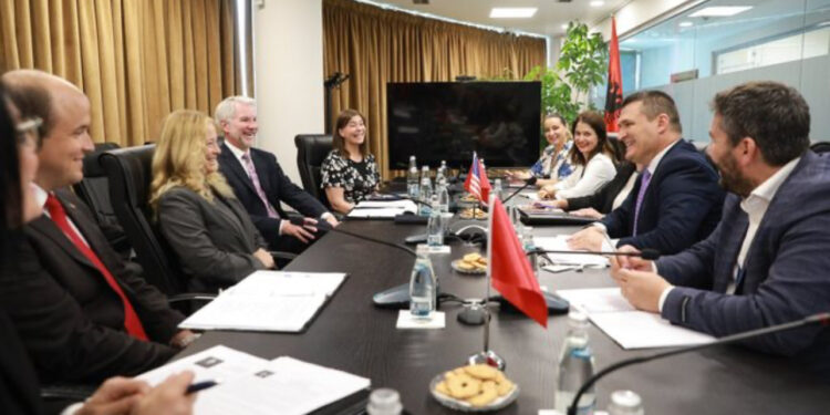 Mos u ndal/ Delegacioni nga drejtësia amerikane vizitë në SPAK, takim me Altin Dumanin dhe prokurorët e posaçëm!