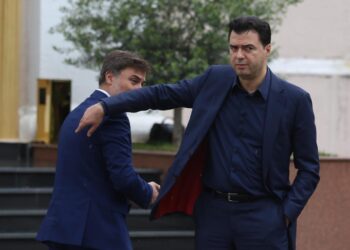 Po “kafshojnë” njëri-tjetrin për pazare me Ramën/ Alibeaj tregon pse u divorcua politikisht me Bashën