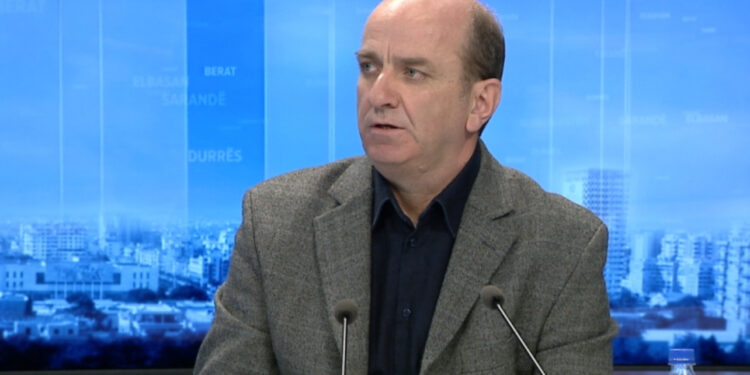 Ndahet papritur nga jeta gazetari shqiptar, Aristir Lumezi