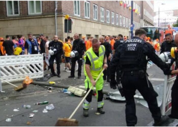 Përleshje mes tifozëve anglezë dhe holandezë, ja ç’ndodh në Dortmund