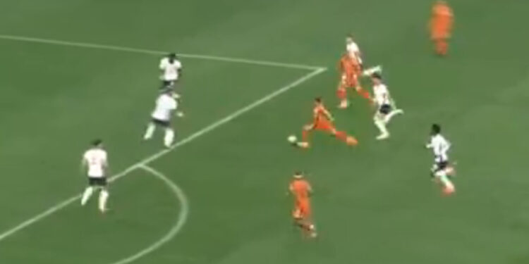 Eurogol i Xavi Simons, Holanda merr avantazhin në “Signal Iduna Park”