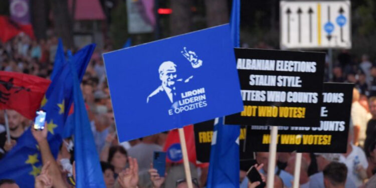 Dy orë protestë! Tym e flakë dhe ultimatumi i Berishës: Qeveri teknike ose s’ka paqe