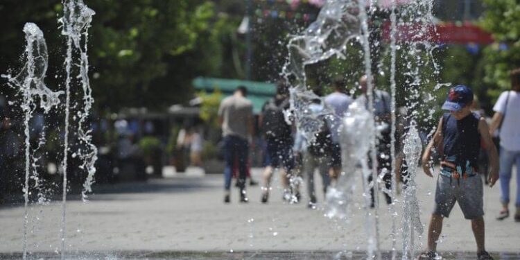 Temperatura deri në 40 gradë, AKMC apel qytetarëve: Kujdes të shtuar për parandalimin e zjarreve