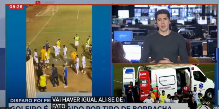 Video shokuese/ Polici qëllon me pistoletë futbollistin në fushë në Brazil. Klubi: Akt kriminal