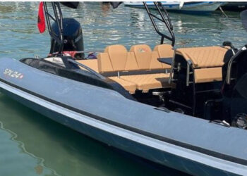 Helika e gomones plagos pushuesin në detin e Karaburunit, dërgohet në spital