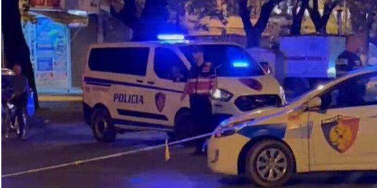 Aksident në Vlorë, punonjësi i policisë përplas me makinë një këmbësor