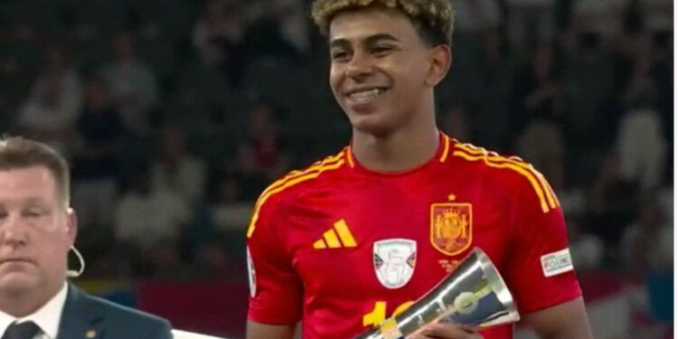 VIDEO/ 1 gol dhe 4 asistime, Lamine Yamal fiton trofeun prestigjioz