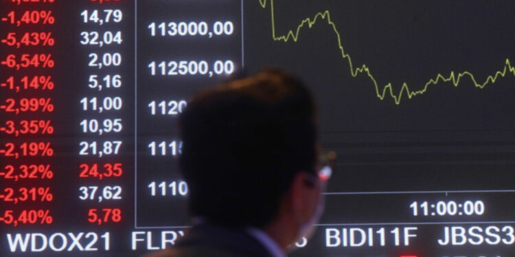 “Blackout”-i i sistemeve të IT pasqyrohet edhe në bursë, kaosi teknologjik godet tregjet financiare