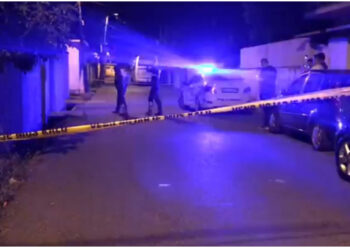 Ulën xhamin dhe hapën zjarr nga makina! Si ndodhi vrasja e trefishtë në Memaliaj?