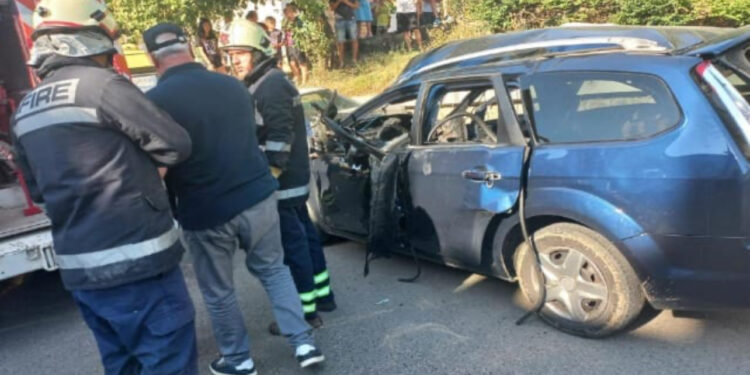 EMRAT/ Dyshohet për tritol, shpërthen makina në Gramsh, plagosen dy vëllezërit