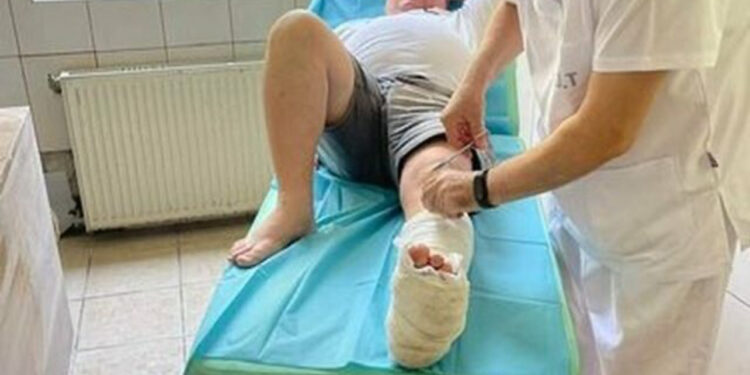 Çfarë i ndodhi? Avokati i Berishës përfundon në spital