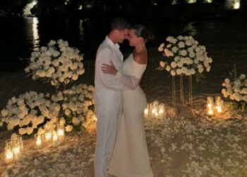 “Ajo tha po”, mbrojtësi i Interit i propozon të dashurës shqiptare…në Sarandë