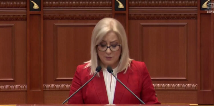 Nikolla jep dorëheqjen si kryetare Kuvendi