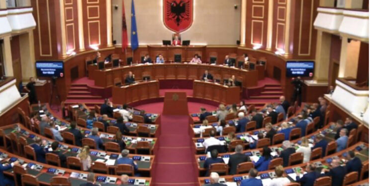 Parlamenti miraton me 106 vota pro Kodin e ri Zgjedhor, i hapet rruga votës së diasporës