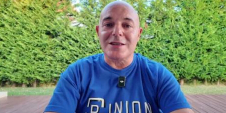 “10 euro një shishe uji në jug”, Fevziu ngre sërish alarmin: Po ja marrin frymën pushuesve me çmimet. Shteti të vendosë tavan për çmimet e shezlloneve