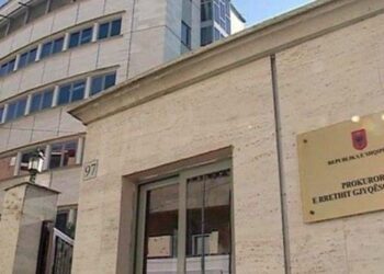 “Skema e organizuar!” “Zhvatën” paratë e të paktën 15 individëve duke marrë kredi në emër të tyre, Prokuroria e Tiranës çon në gjyq 5 persona