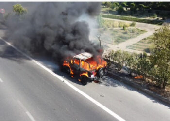 Shpërthen në flakë automjeti në Tiranë