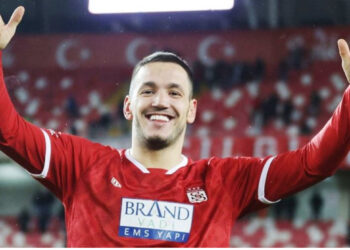 VIDEO/ Rey Manaj largohet nga grumbullimi me Sivasspor, sulmuesi i Kombëtares mbërrin në destinacionin e ri