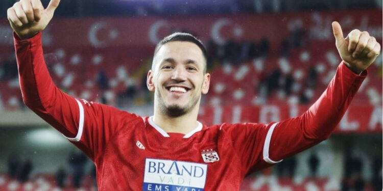 VIDEO/ Rey Manaj largohet nga grumbullimi me Sivasspor, sulmuesi i Kombëtares mbërrin në destinacionin e ri