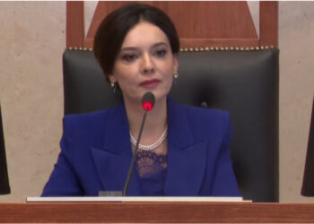 Spiropali mban fjalën e parë si kryetare e Kuvendit, opozita bllokon foltoren