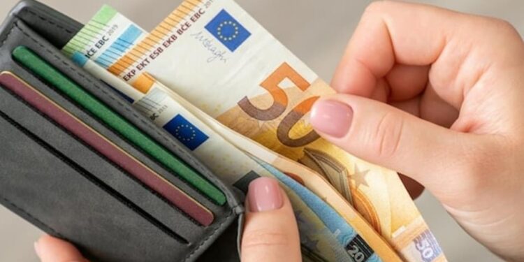 E FUNDIT/ Ndryshon kursi i këmbimit valutor, çfarë ndodhi me Euron në ditën e fundit të Korrikut…