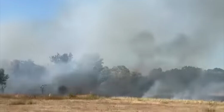 Ndezi zjarr për të djegur mbeturinat, i moshuari në Fier ndërron jetë nga asfiksia