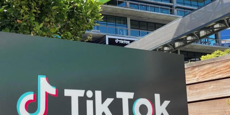 Helmim masiv në selinë e TikTok në Singapor, dhjetëra punonjës në spital