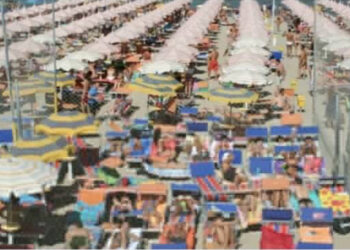 Italia ul çmimet, shkak konkurrenca nga Shqipëria, “Corriere Della Sera”: Një shezlong kushton 10 euro në ditë