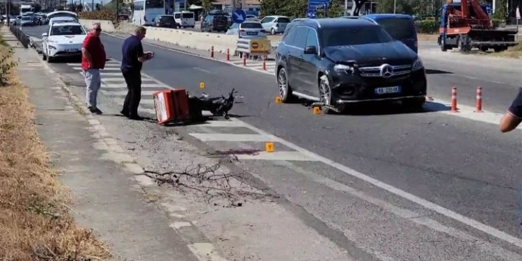 Aksident në Durrës, makina përplas shpërndarësin e picave, motorristi në gjendje të rëndë