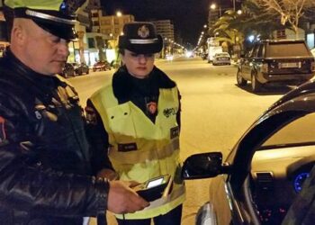 Policia e krimit dhe e korrupsionit/ Abuzuan me 400 mijë euro fonde, kush janë policët e pezulluar nga detyra në Korçë