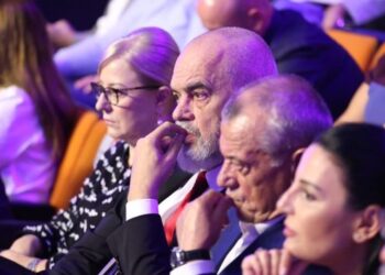 Prapaskenat e Kongresit/ Ylli i Belës në ngjitje, kandili i Veliajt po fiket