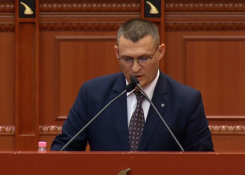 Altin Dumani raporton në Kuvend: Grupet kriminale shqiptare janë sofistikuar në tregjet botërore, në cilat qytete shqiptare janë më aktive