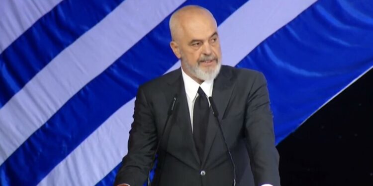 Rama: Kadare i tha të tëra, ceremonia në Tufinë vetëm me praninë e familjes