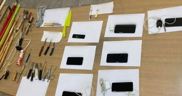 Kontrolle në burgun grek, ja kush janë të burgosurit shqiptarë që u kapën me celularë