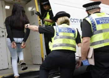 Emri/ Arrestohet në Londër shqiptarja në kërkim nga Interpol Tirana. Ja për çfarë akuzohet