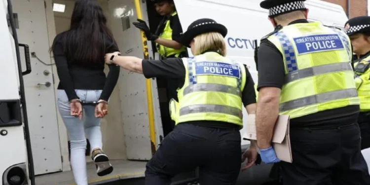 Emri/ Arrestohet në Londër shqiptarja në kërkim nga Interpol Tirana. Ja për çfarë akuzohet